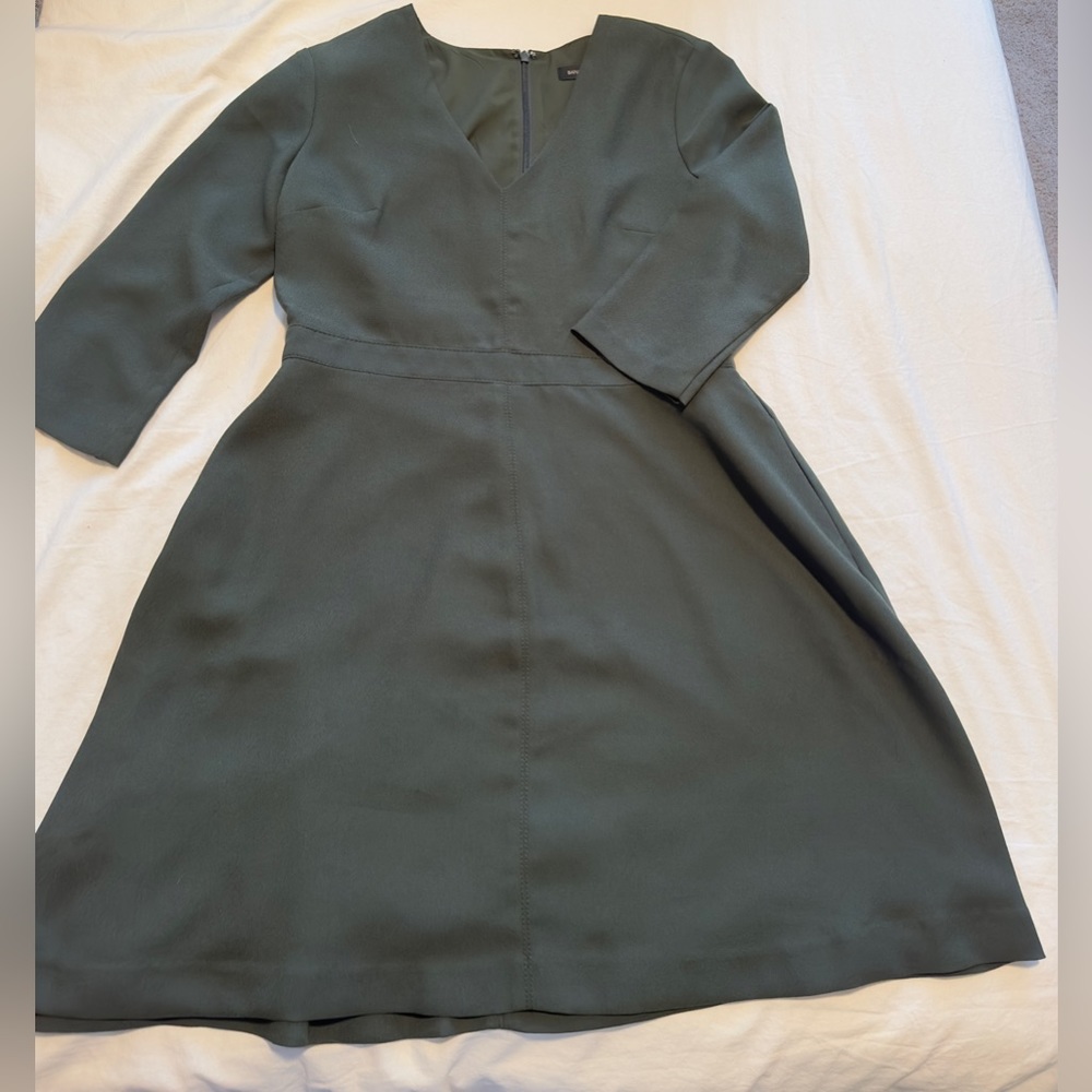 Green three quarter sleeve banana republic dress